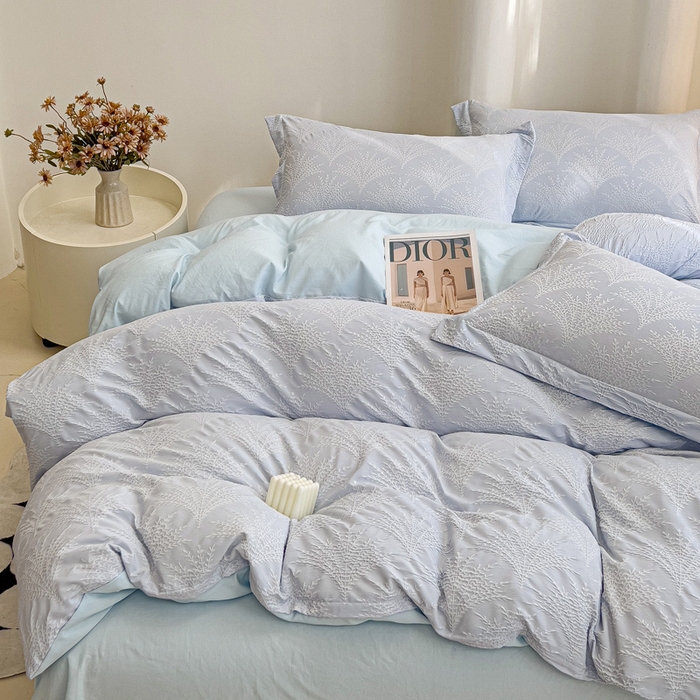 91家纺网 家纺一手货源 找家纺 卡普家居 2025新款A类轻奢双层纱提花四件套摇钱树系列 摇钱树（浅蓝）