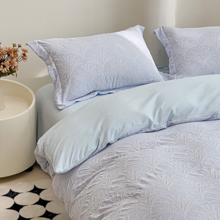 91家纺网 家纺一手货源 找家纺 卡普家居 2025新款A类轻奢双层纱提花四件套摇钱树系列 摇钱树（浅蓝）