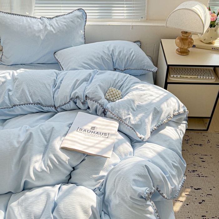 91家纺网 家纺一手货源 找家纺 卡普家居 2025新款A类轻奢贝壳绣丝柔缎提花枕套 丝柔缎-浅兰