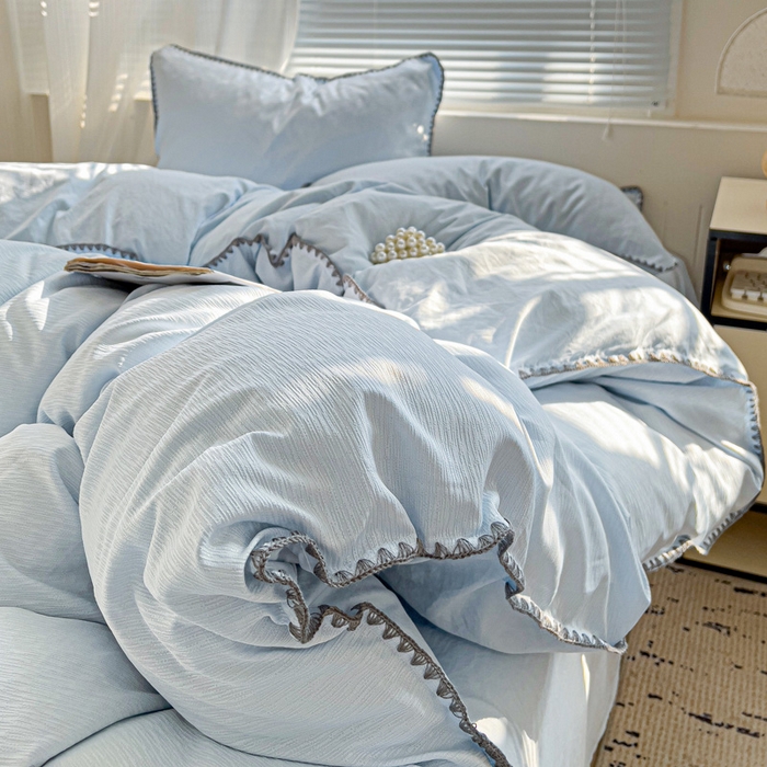 91家纺网 家纺一手货源 找家纺 卡普家居 2025新款A类轻奢贝壳绣丝柔缎提花枕套 丝柔缎-浅兰