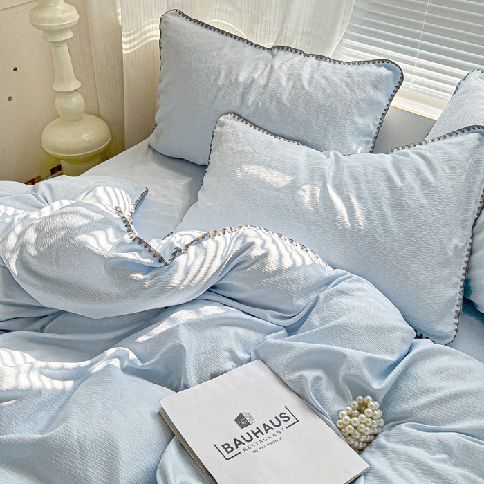 91家纺网 家纺一手货源 找家纺 卡普家居 2025新款A类轻奢贝壳绣丝柔缎提花枕套 丝柔缎-浅兰