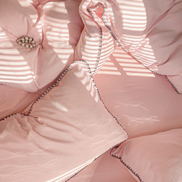 91家纺网 家纺一手货源 找家纺 （总）卡普家居 2025新款A类轻奢贝壳绣丝柔缎提花被套