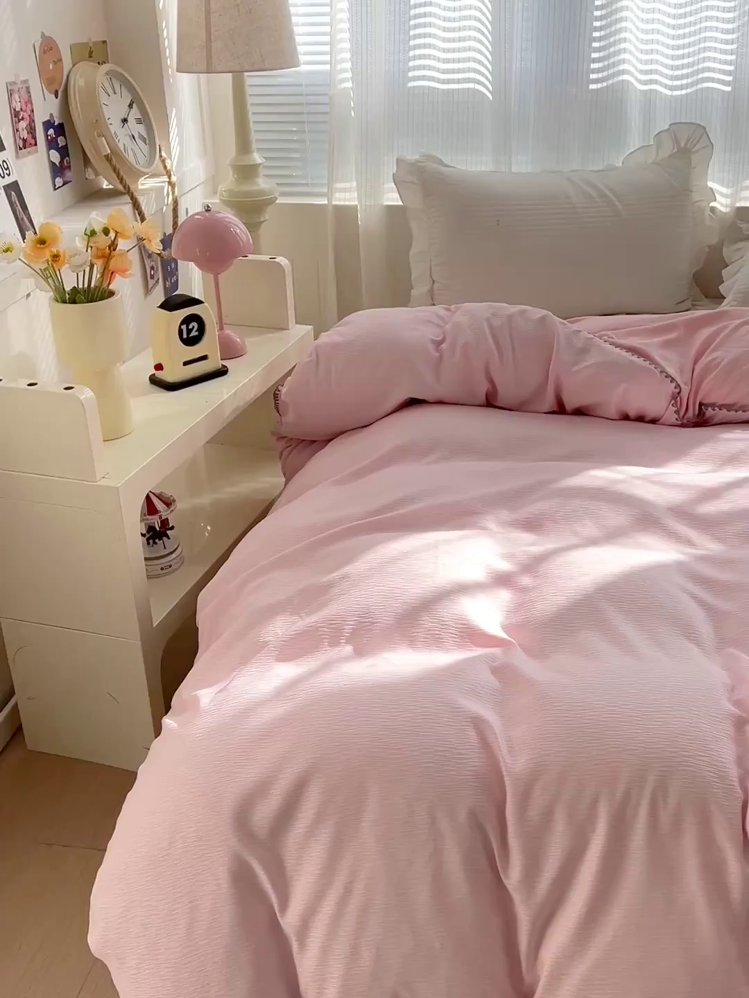 91家纺网 家纺一手货源 找家纺 卡普家居 2025新款A类轻奢贝壳绣丝柔缎提花被套 丝柔缎-粉红