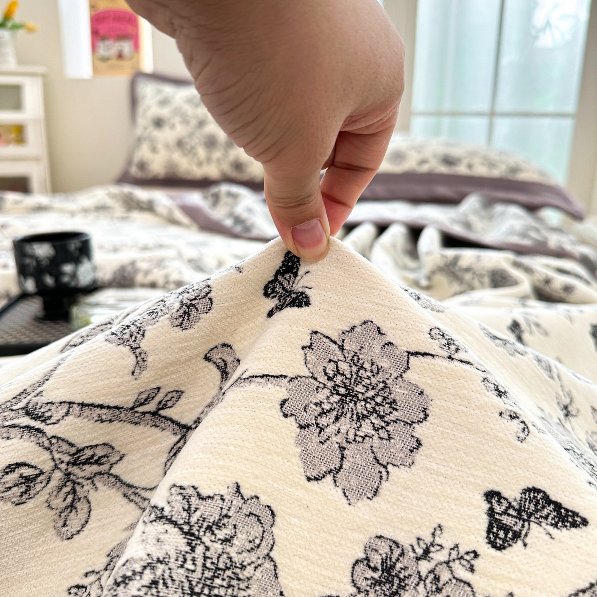 91家纺网 家纺一手货源 找家纺 紫碧螺家纺 2025新款雪尼尔欧式拼色床盖三件套 花苑拼咖色