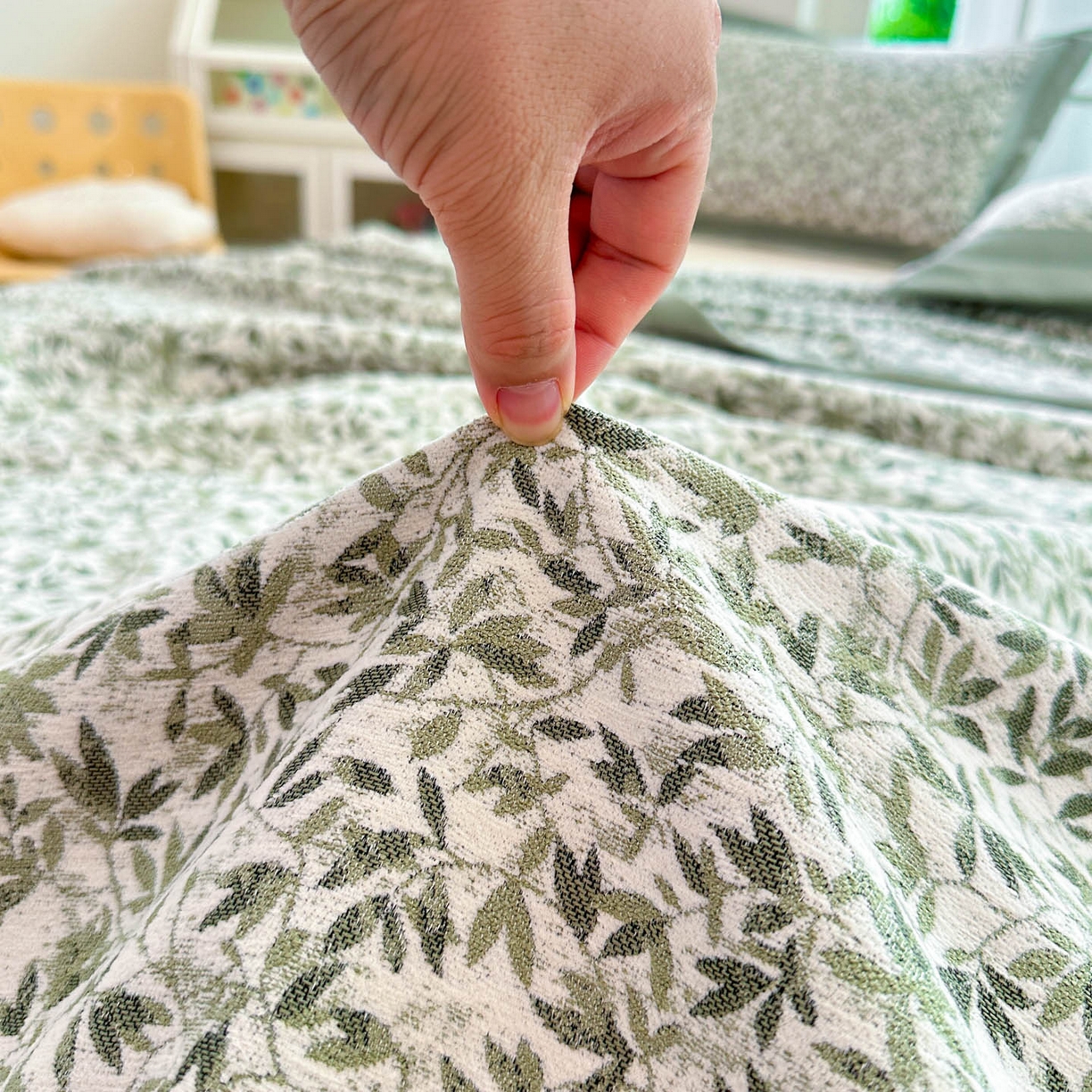 91家纺网 家纺一手货源 找家纺 紫碧螺家纺 2025新款雪尼尔欧式拼色床盖三件套 小枫叶拼豆绿