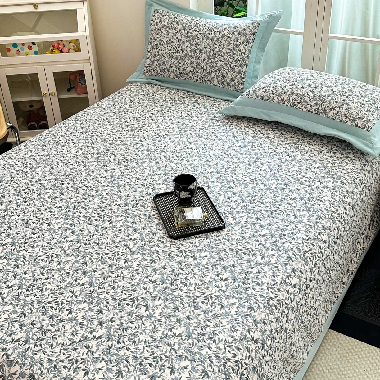 91家纺网 家纺一手货源 找家纺 紫碧螺家纺 2025新款雪尼尔欧式拼色床盖三件套 小枫叶拼湖蓝