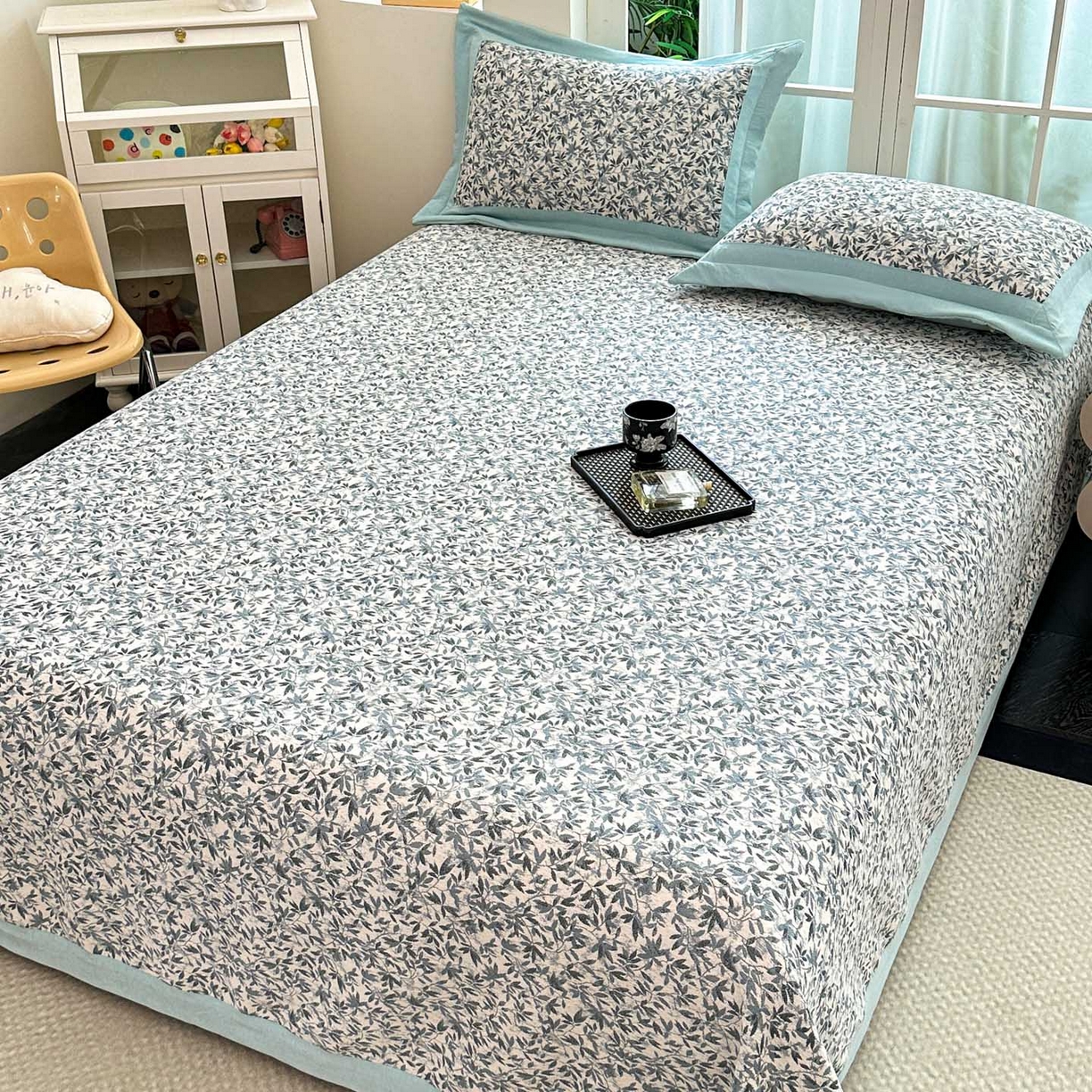 91家纺网 家纺一手货源 找家纺 紫碧螺家纺 2025新款雪尼尔欧式拼色床盖三件套 小枫叶拼湖蓝