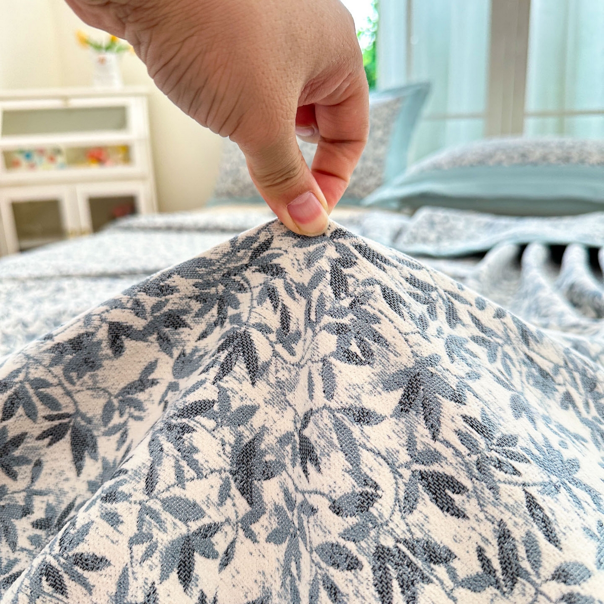 91家纺网 家纺一手货源 找家纺 紫碧螺家纺 2025新款雪尼尔欧式拼色床盖三件套 小枫叶拼湖蓝