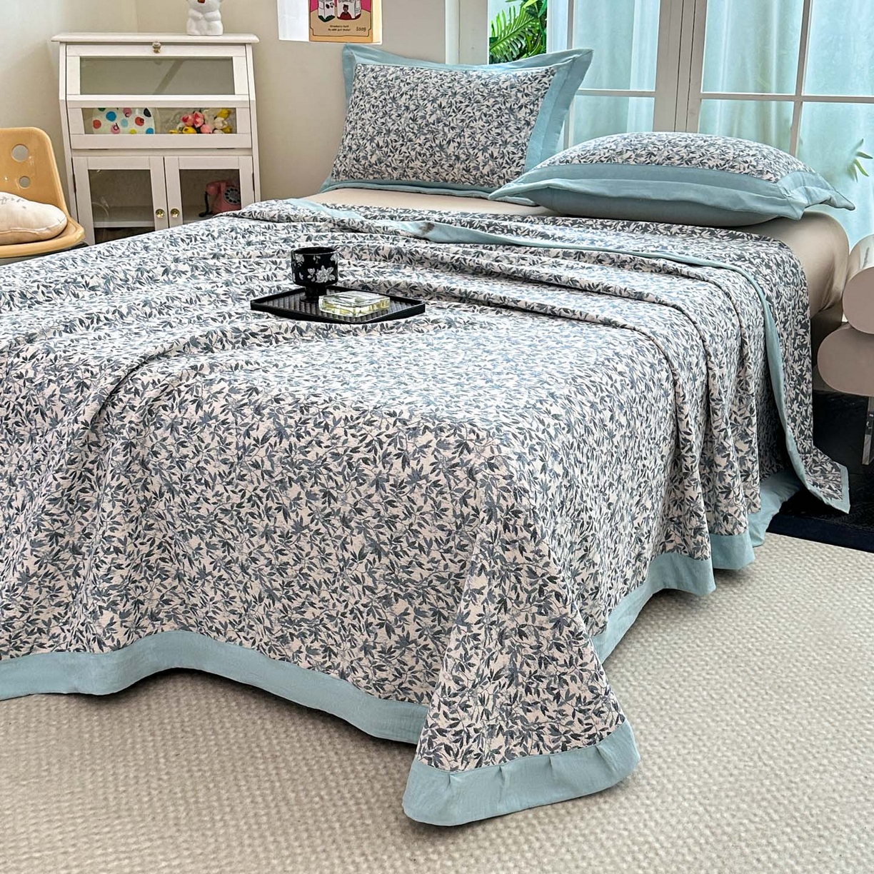 91家纺网 家纺一手货源 找家纺 紫碧螺家纺 2025新款雪尼尔欧式拼色床盖三件套 小枫叶拼湖蓝