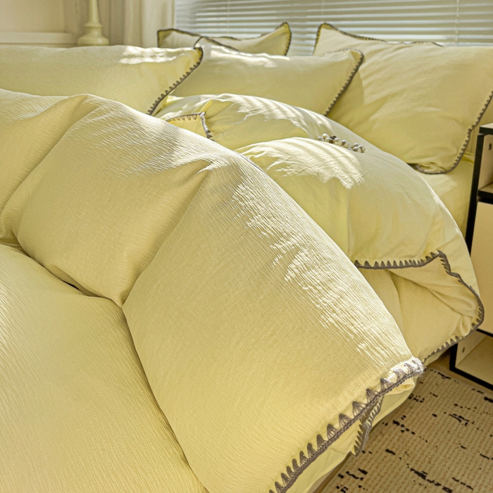 91家纺网 家纺一手货源 找家纺 卡普家居 2025新款A类轻奢贝壳绣丝柔缎提花被套 丝柔缎-浅黄