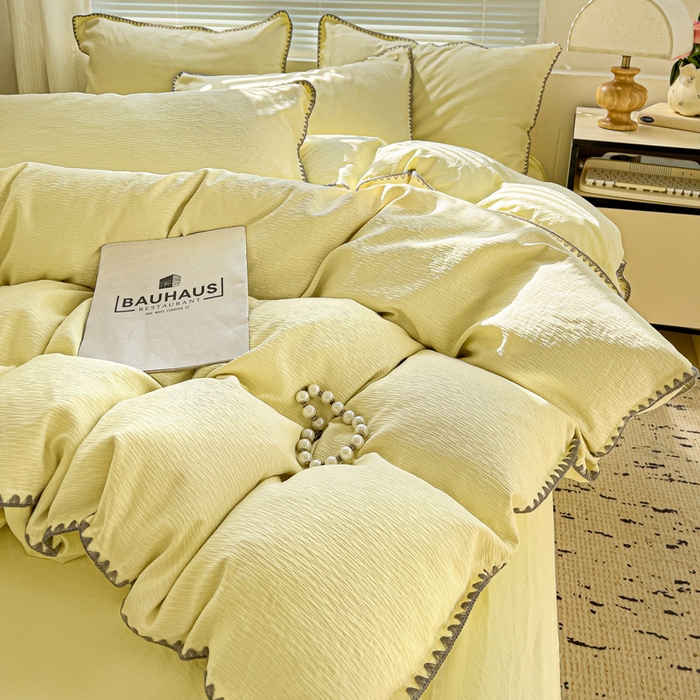 91家纺网 家纺一手货源 找家纺 卡普家居 2025新款A类轻奢贝壳绣丝柔缎提花被套 丝柔缎-浅黄