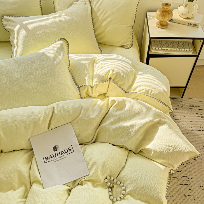 91家纺网 家纺一手货源 找家纺 卡普家居 2025新款A类轻奢贝壳绣丝柔缎提花被套 丝柔缎-浅黄
