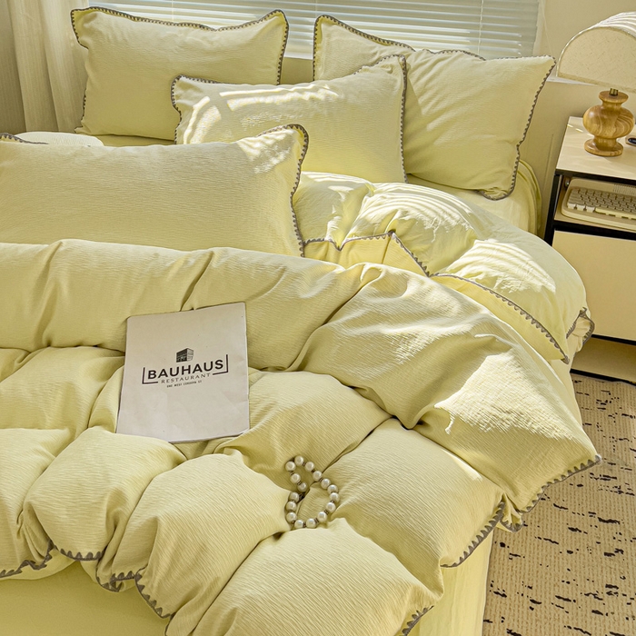 91家纺网 家纺一手货源 找家纺 卡普家居 2025新款A类轻奢贝壳绣丝柔缎提花被套 丝柔缎-浅黄