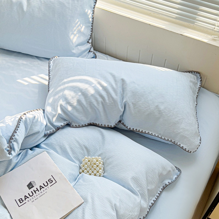 91家纺网 家纺一手货源 找家纺 卡普家居 2025新款A类轻奢贝壳绣丝柔缎提花被套 丝柔缎-浅兰