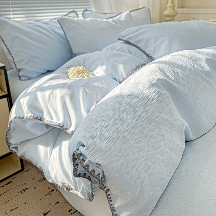 91家纺网 家纺一手货源 找家纺 卡普家居 2025新款A类轻奢贝壳绣丝柔缎提花被套 丝柔缎-浅兰