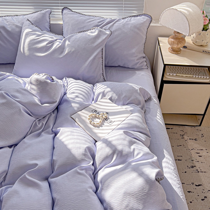 91家纺网 家纺一手货源 找家纺 卡普家居 2025新款A类轻奢贝壳绣丝柔缎提花被套 丝柔缎-浅紫