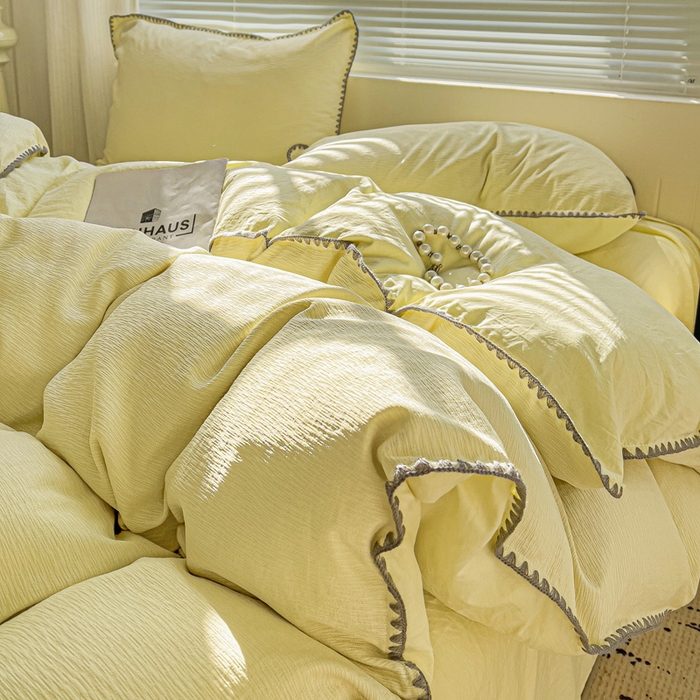 91家纺网 家纺一手货源 找家纺 卡普家居 2025新款A类轻奢贝壳绣丝柔缎提花四件套 丝柔缎-浅黄