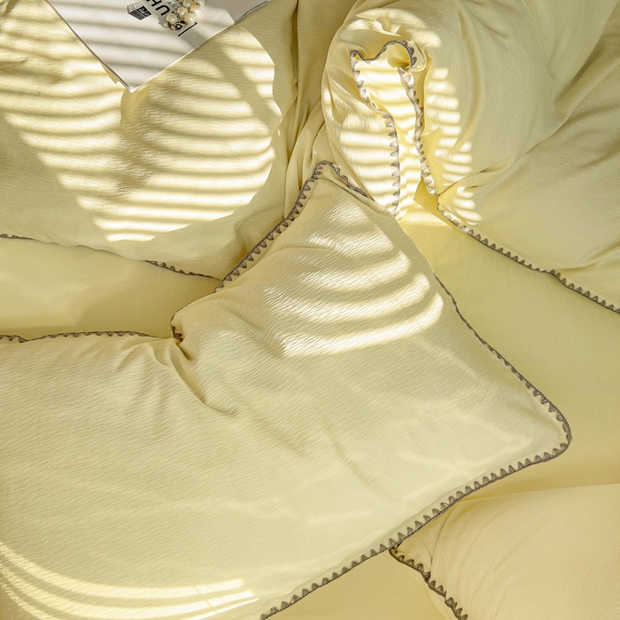 91家纺网 家纺一手货源 找家纺 卡普家居 2025新款A类轻奢贝壳绣丝柔缎提花四件套 丝柔缎-浅黄