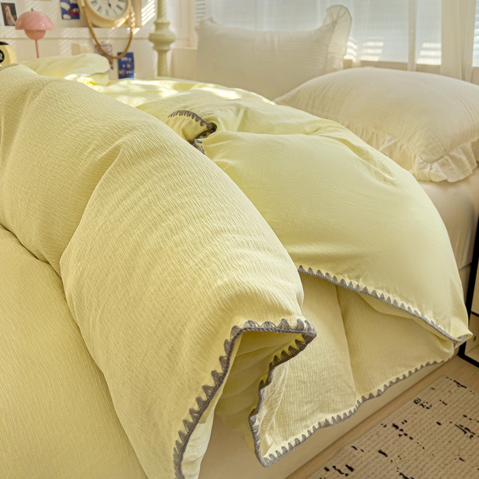 91家纺网 家纺一手货源 找家纺 卡普家居 2025新款A类轻奢贝壳绣丝柔缎提花四件套 丝柔缎-浅黄