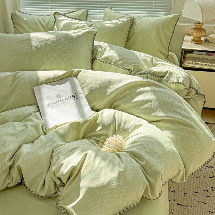 91家纺网 家纺一手货源 找家纺 卡普家居 2025新款A类轻奢贝壳绣丝柔缎提花四件套 丝柔缎-黄绿