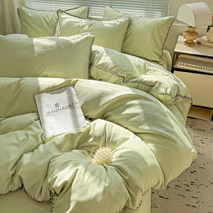 91家纺网 家纺一手货源 找家纺 卡普家居 2025新款A类轻奢贝壳绣丝柔缎提花四件套 丝柔缎-黄绿