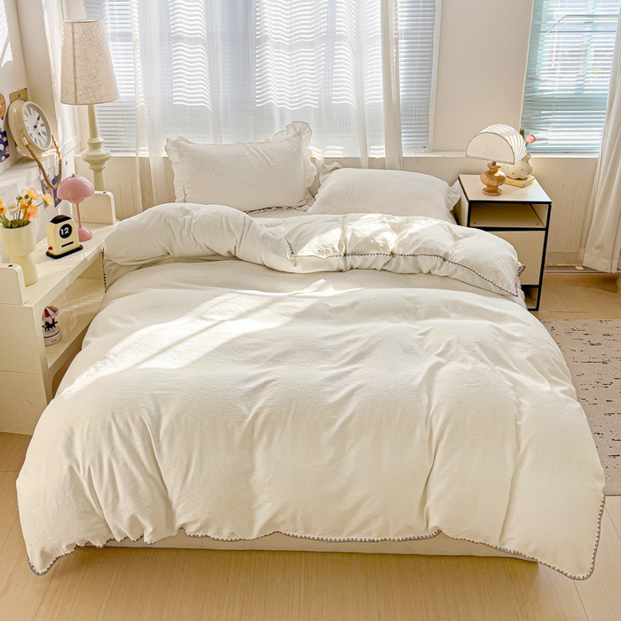 91家纺网 家纺一手货源 找家纺 卡普家居 2025新款A类轻奢贝壳绣丝柔缎提花四件套 丝柔缎-奶白