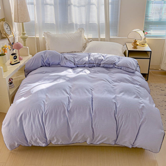 91家纺网 家纺一手货源 找家纺 卡普家居 2025新款A类轻奢贝壳绣丝柔缎提花四件套 丝柔缎-浅紫