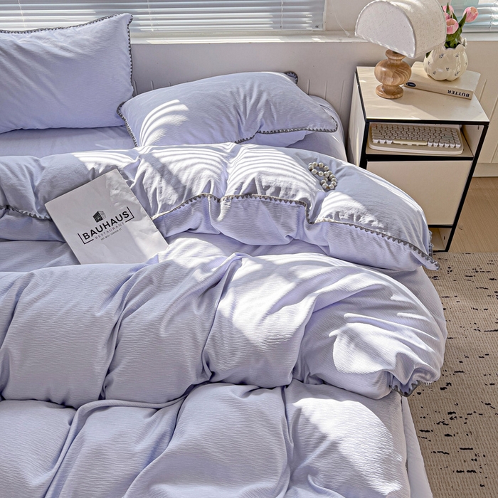 91家纺网 家纺一手货源 找家纺 卡普家居 2025新款A类轻奢贝壳绣丝柔缎提花四件套 丝柔缎-浅紫