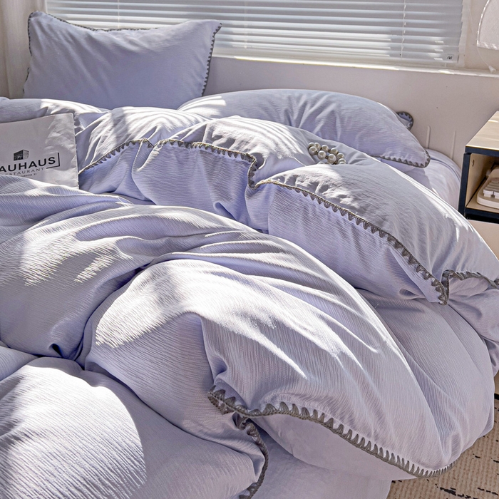 91家纺网 家纺一手货源 找家纺 卡普家居 2025新款A类轻奢贝壳绣丝柔缎提花四件套 丝柔缎-浅紫