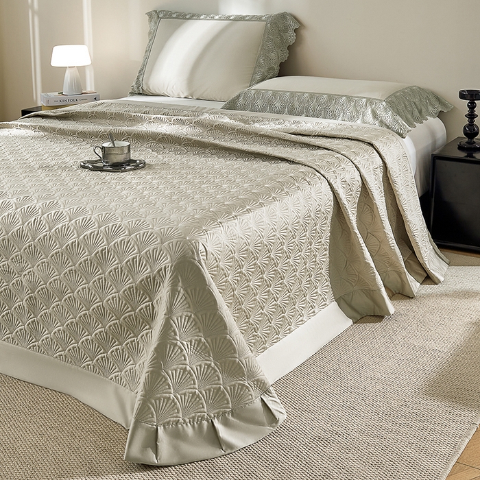 91家纺网 家纺一手货源 找家纺 淼铭家纺 2025新款法式天丝棉夏被夏凉被空调被床盖四件套-伊莲娜系列 金色