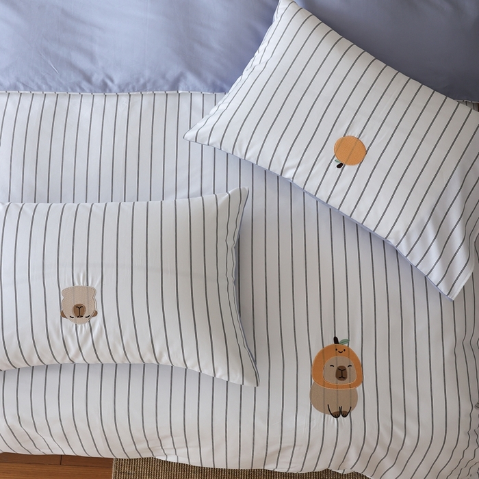 91家纺网 家纺一手货源 找家纺 棉眠 2025新款60支全棉卡比巴拉刺绣款床单四件套 你的橘子掉了-白