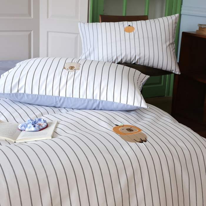 91家纺网 家纺一手货源 找家纺 棉眠 2025新款60支全棉卡比巴拉刺绣款床单四件套 你的橘子掉了-白