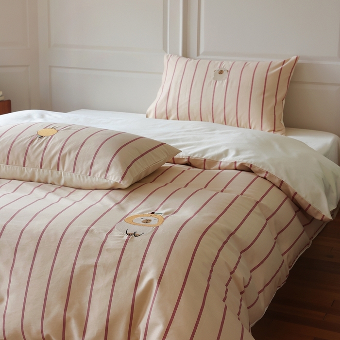 91家纺网 家纺一手货源 找家纺 棉眠 2025新款60支全棉卡比巴拉刺绣款床单四件套 你的橘子掉了-米