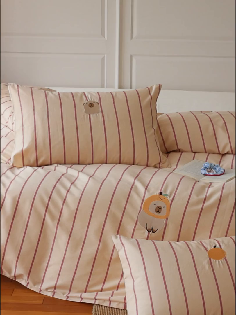 91家纺网 家纺一手货源 找家纺 棉眠 2025新款60支全棉卡比巴拉刺绣款床单四件套 你的橘子掉了-米