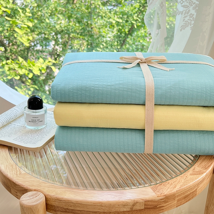 91家纺网 家纺一手货源 找家纺 彩韵家纺 2025新款超柔云感m双层纱四件套 双拼-宝石蓝+奶昔白