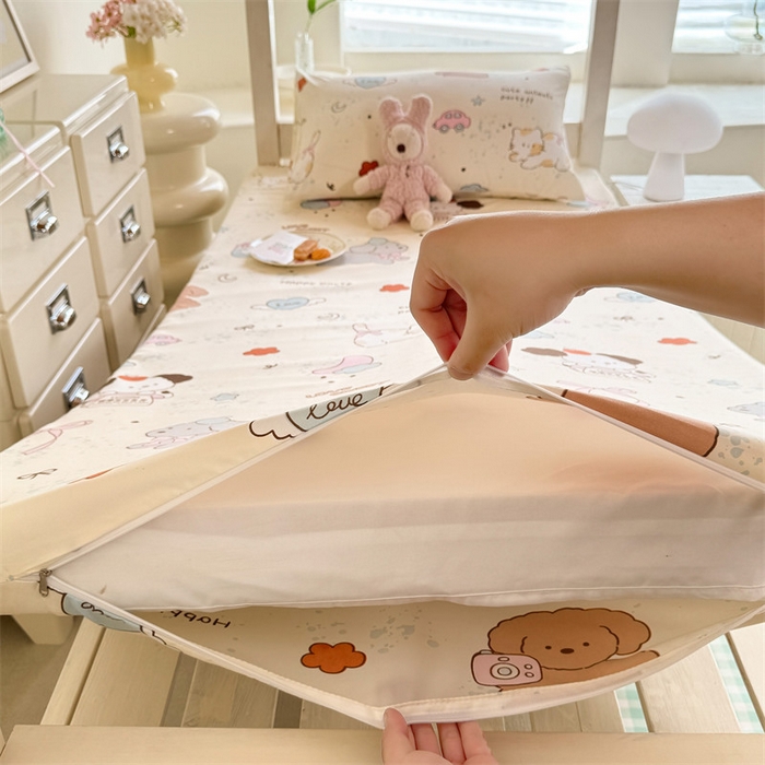 91家纺网 家纺一手货源 找家纺 多品家纺 2025春夏新款超柔水洗棉学生宿舍床垫套 快乐玩伴