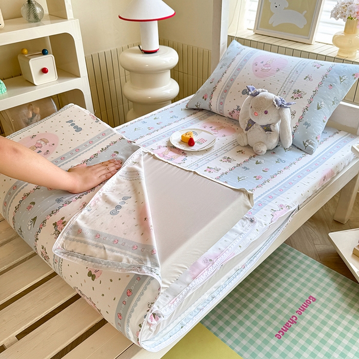 多品家纺 2025春夏新款超柔水洗棉学生宿舍床垫套 兔兔庄园
