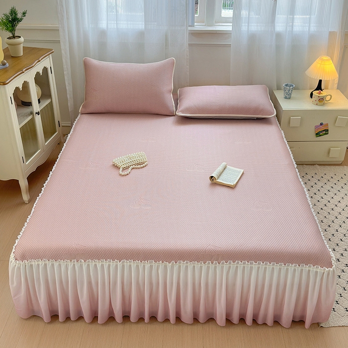 91家纺网 家纺一手货源 找家纺 美优兰2025新款PE提花凉感冰豆豆床裙 初夏粉