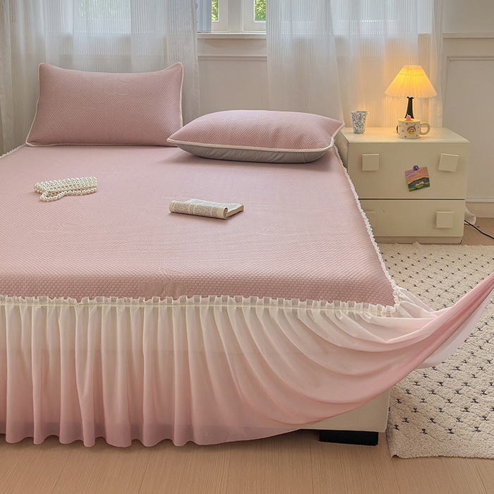 91家纺网 家纺一手货源 找家纺 美优兰2025新款PE提花凉感冰豆豆床裙 初夏粉