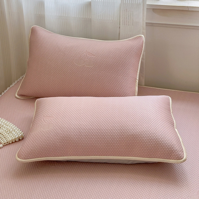 91家纺网 家纺一手货源 找家纺 美优兰2025新款PE提花凉感冰豆豆床裙 初夏粉