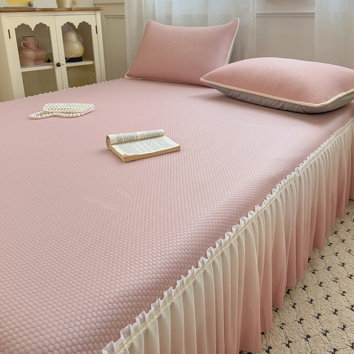 91家纺网 家纺一手货源 找家纺 美优兰2025新款PE提花凉感冰豆豆床裙 初夏粉