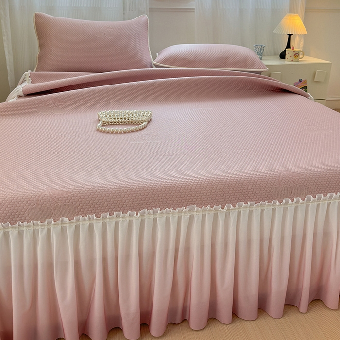 91家纺网 家纺一手货源 找家纺 美优兰2025新款PE提花凉感冰豆豆床裙 初夏粉