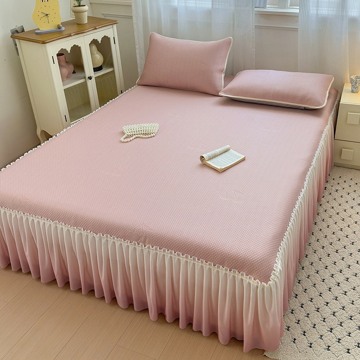 91家纺网 家纺一手货源 找家纺 美优兰2025新款PE提花凉感冰豆豆床裙 初夏粉