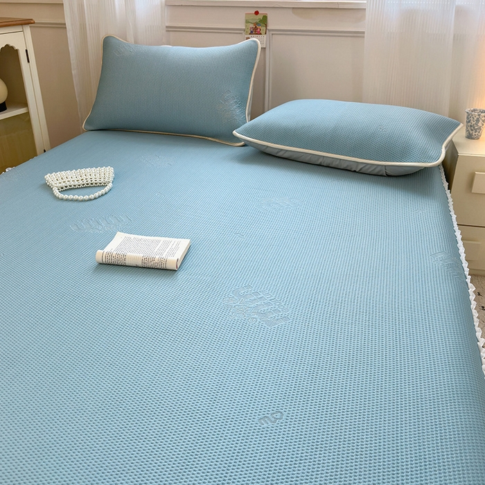 91家纺网 家纺一手货源 找家纺 美优兰2025新款PE提花凉感冰豆豆床裙 M豆蓝