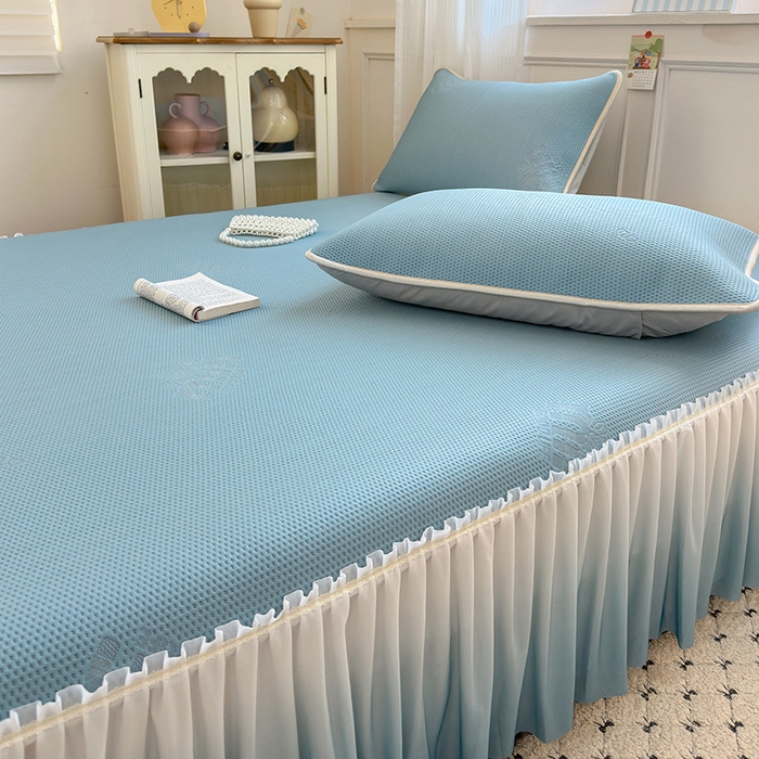 91家纺网 家纺一手货源 找家纺 美优兰2025新款PE提花凉感冰豆豆床裙 M豆蓝