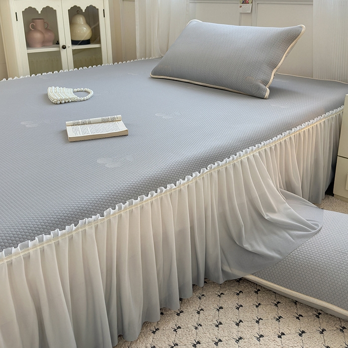 91家纺网 家纺一手货源 找家纺 美优兰2025新款PE提花凉感冰豆豆床裙 初夏灰