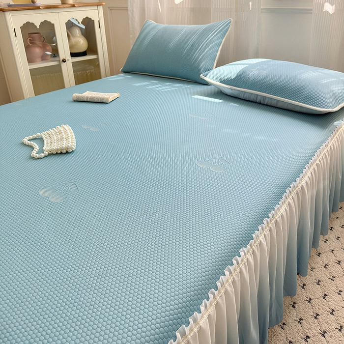 91家纺网 家纺一手货源 找家纺 美优兰2025新款PE提花凉感冰豆豆床裙 初夏蓝