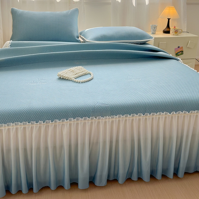 91家纺网 家纺一手货源 找家纺 美优兰2025新款PE提花凉感冰豆豆床裙 初夏蓝