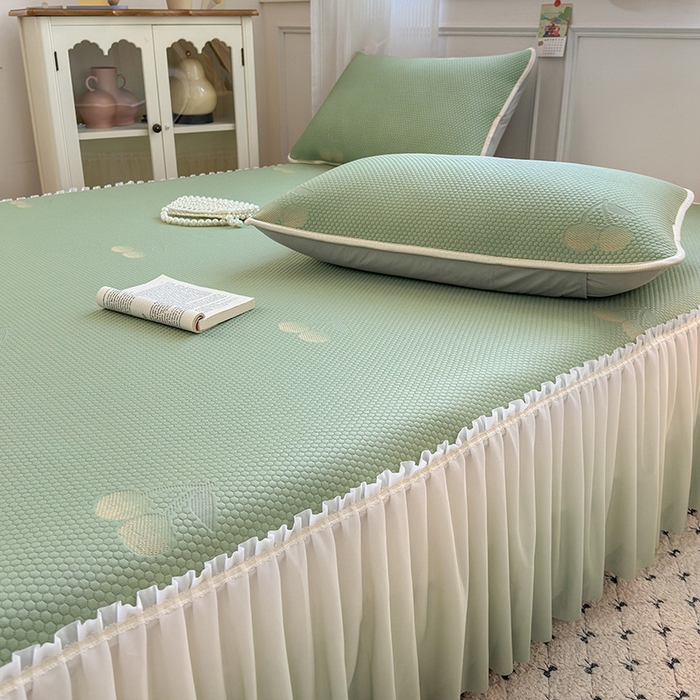 91家纺网 家纺一手货源 找家纺 美优兰2025新款PE提花凉感冰豆豆床裙 初夏绿