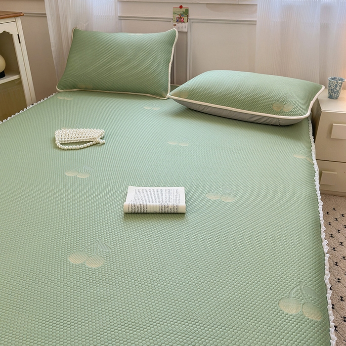 91家纺网 家纺一手货源 找家纺 美优兰2025新款PE提花凉感冰豆豆床裙 初夏绿